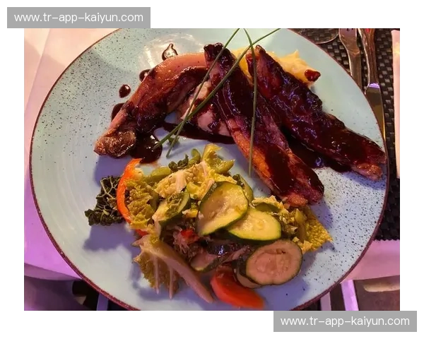 绿茵之巅的棋局：当勒沃库森的红黑风暴遇上尼斯的南法坚韧